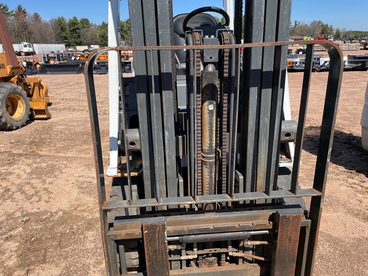 #1133-•-unicarriers-lp-forklift-image-11