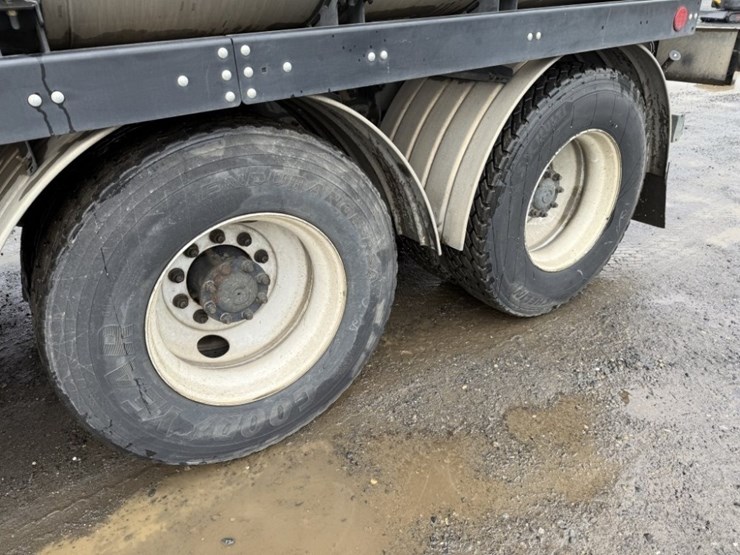 2013-international-7600-image-19