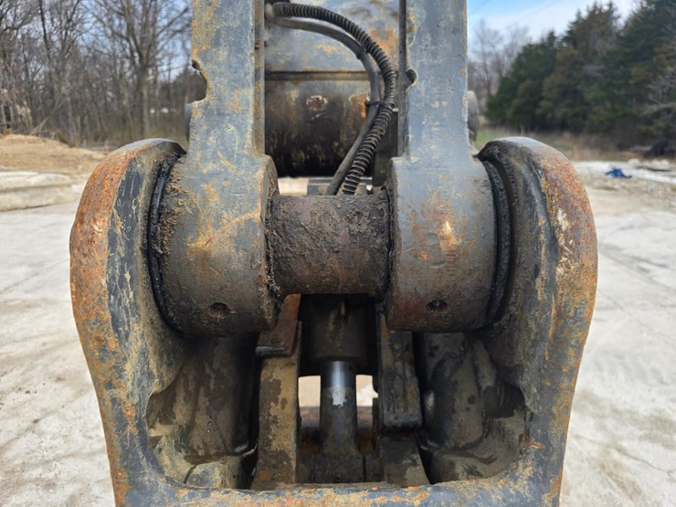 2013-deere-160g-lc-image-21