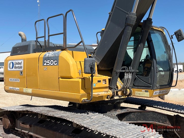 2019-john-deere-6-image-6