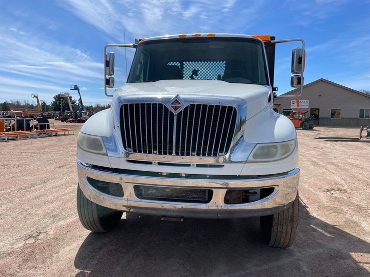 2016-international-durastar-4400-image-2