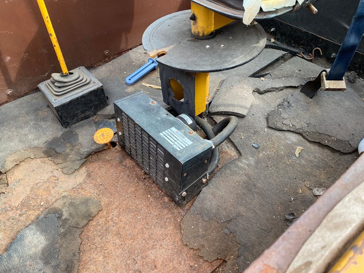 #1004-•-1982-allis-chalmers-714-series-b-industrial-plow-tractor-image-47