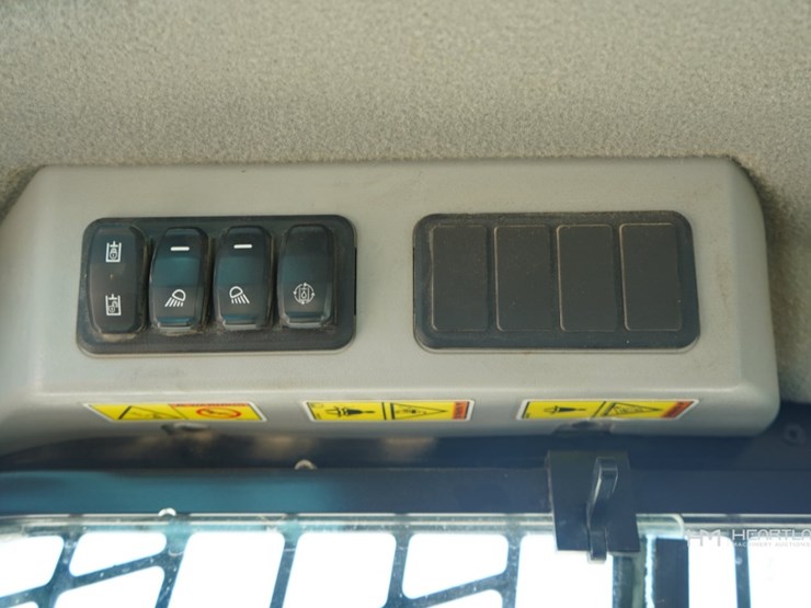 2020-caterpillar-289d3-image-14