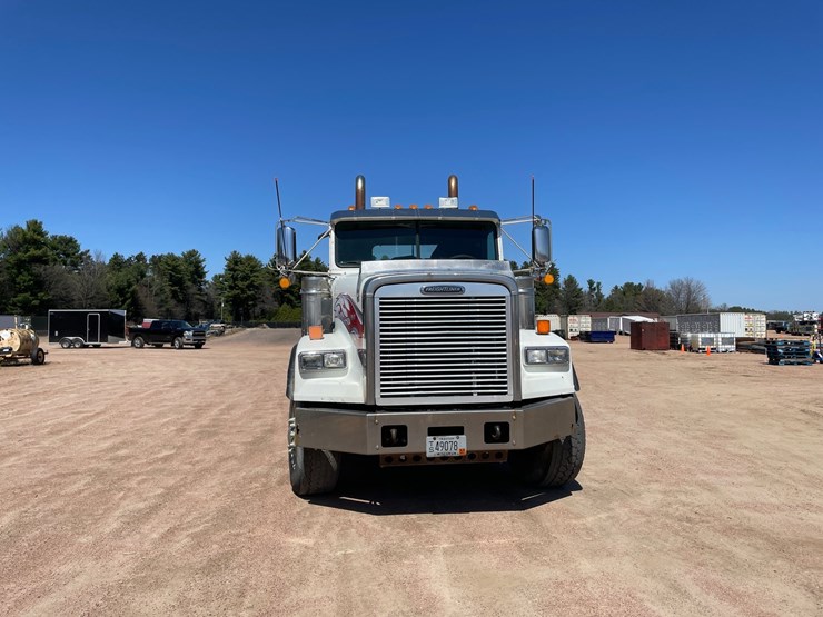 2007-freightliner-fld120-image-2