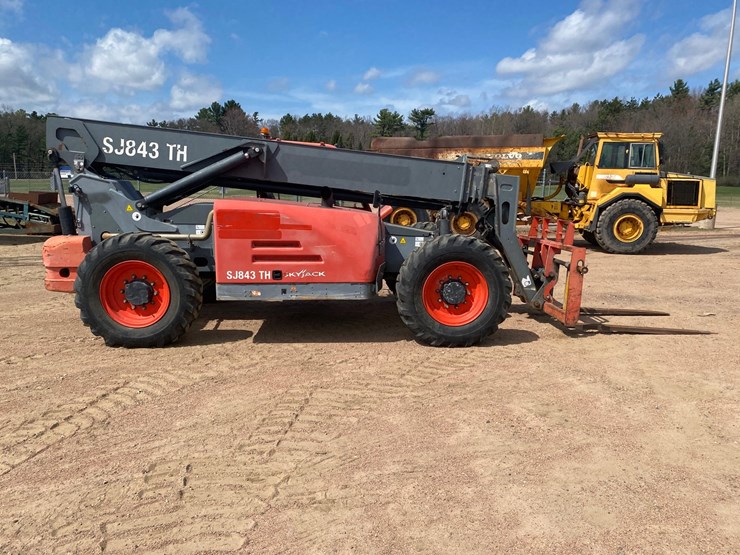 #1306-•-2018-skyjack-8,000lb-telehandler-image-5