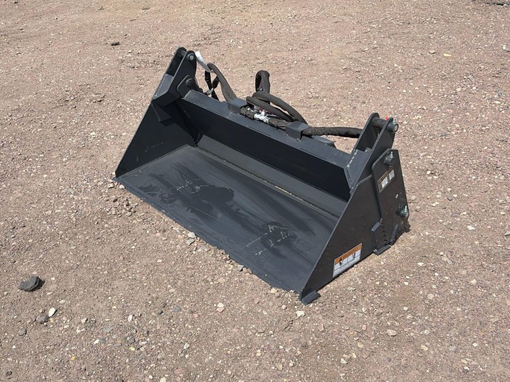 unused-2026-wolverine-mcb-11-48w-mini-skid-steer-combination-bucket-attachment-image-1