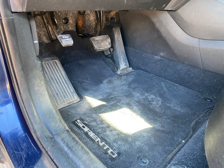 2016-kia-sorento-image-43