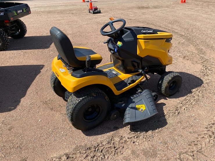#1119-•-2022-cub-cadet-lt46-riding-lawn-mower-image-5
