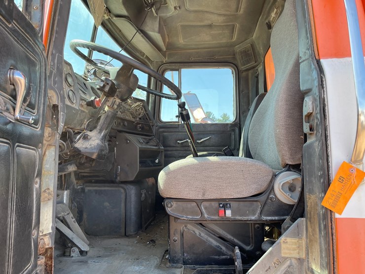 1992-mack-dm690s-image-28