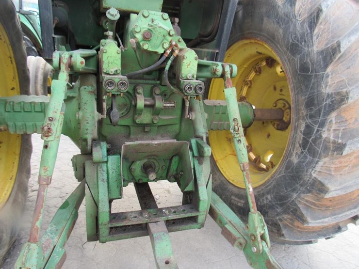 2020-john-deere-6105e-image-3