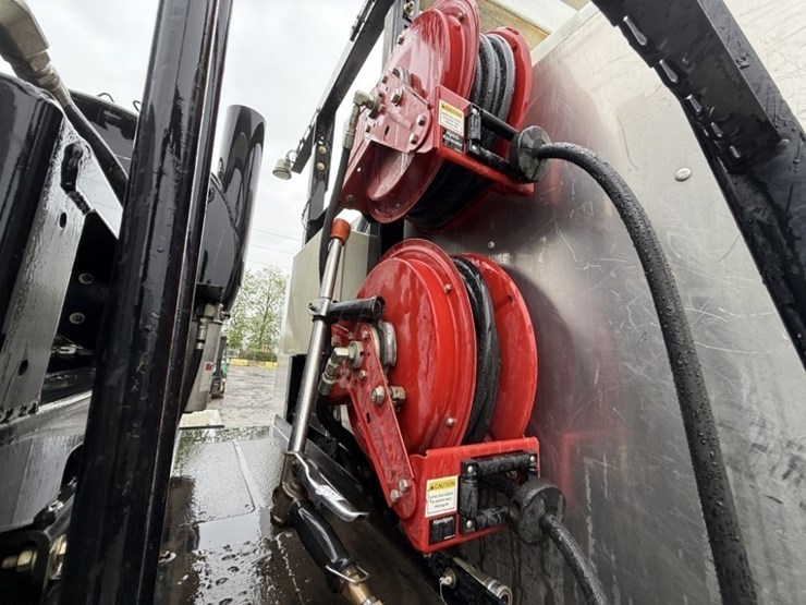 2015-kenworth-t440-image-17