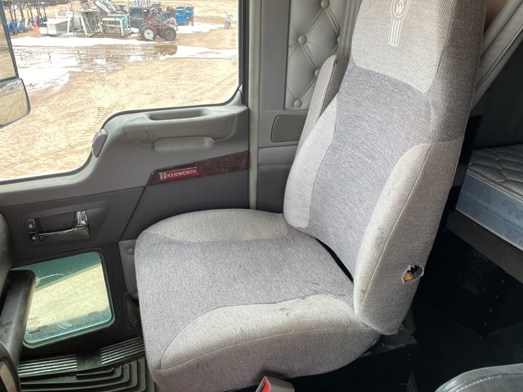 2016-kenworth-t660-image-60