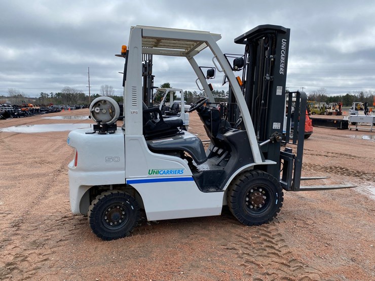 #1161-•-unicarriers-3,450-lbs-lp-forklift-image-4