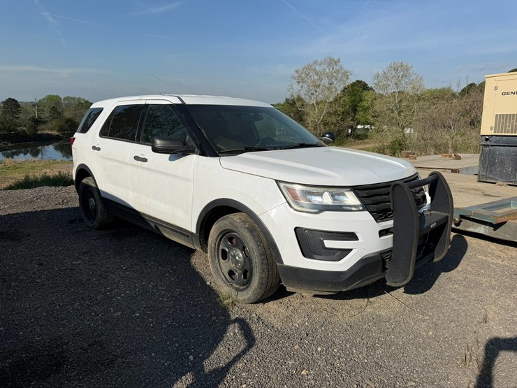 2017-ford-explorer-image-2
