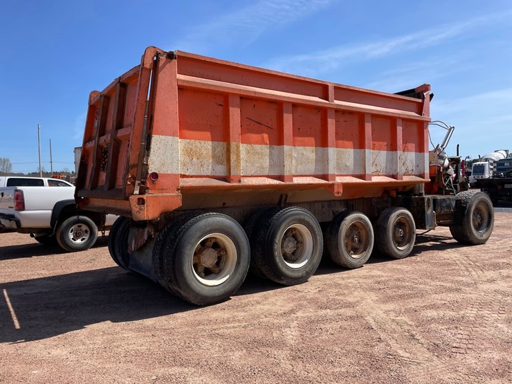 1992-mack-dm690s-image-5