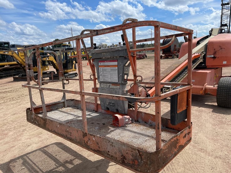 2016-jlg-400s-image-16