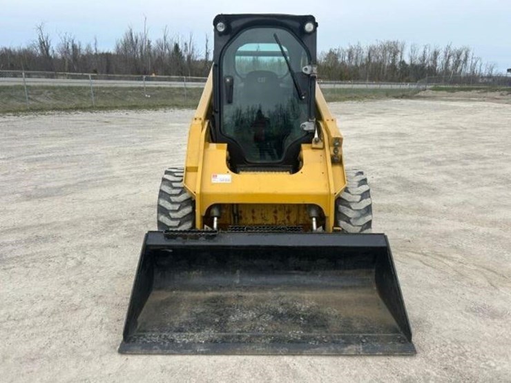 2014-caterpillar-262d-image-2