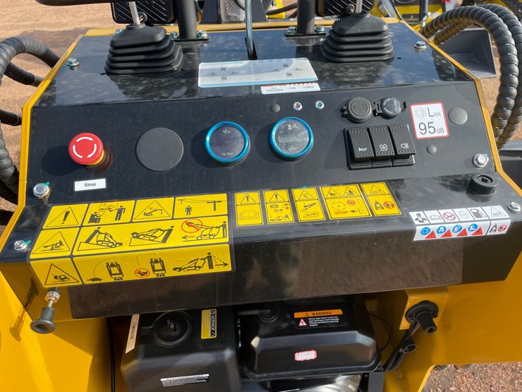 #1154-•-agt-mx-mrt14-tracked-stand-on-mini-skid-steer-image-17