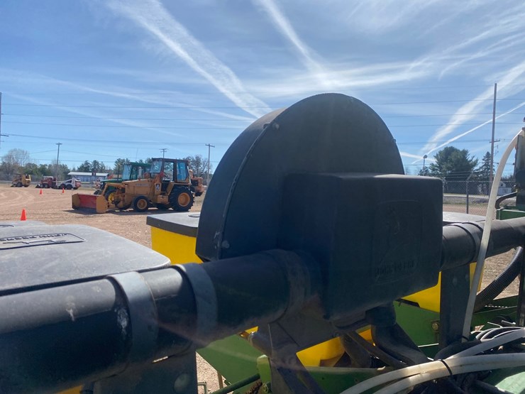 john-deere-7200-image-33