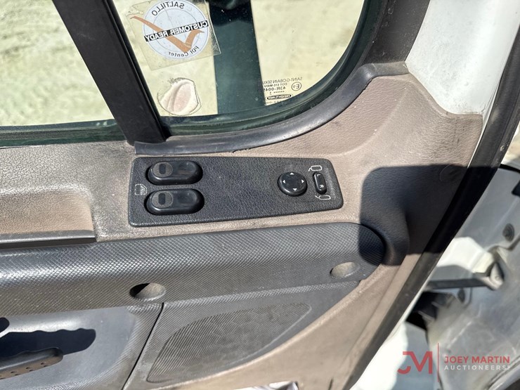 2012-freightliner-cascadia-day-cab-truck-tractor-image-13