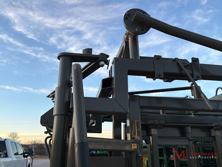 new/unused-m620-manual-squeeze-chute-image-12