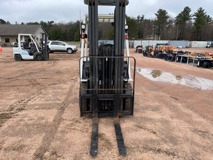#1164-•-unicarriers-3,450-lbs-lp-forklift-image-8