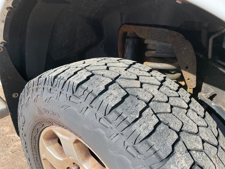 2014-dodge-ram-3500-image-30