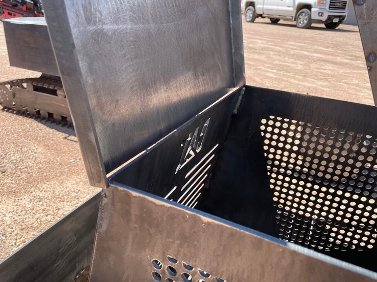 caterpillar-60-image-10