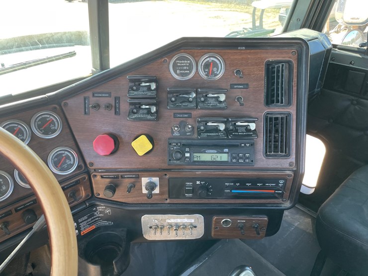 2007-freightliner-fld120-image-44