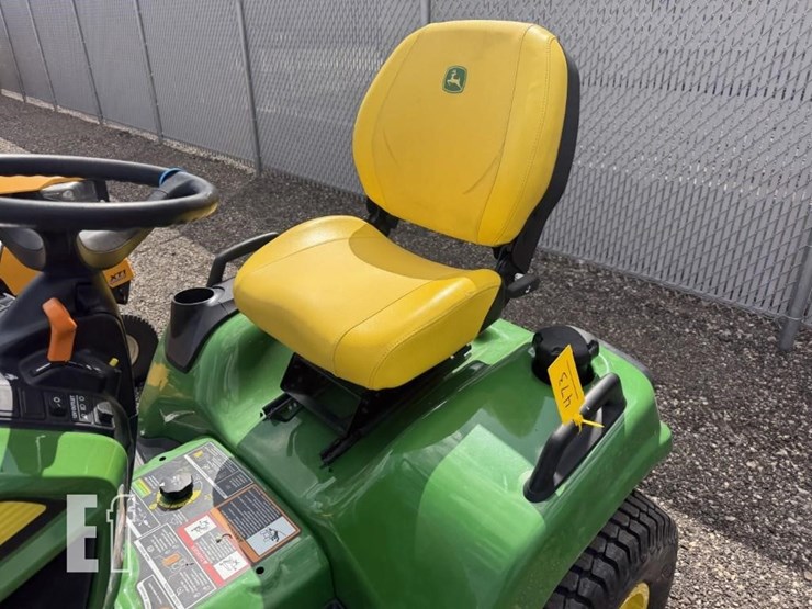 2022-john-deere-x730-image-10