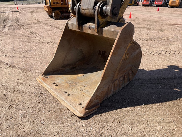 caterpillar-324e-image-10