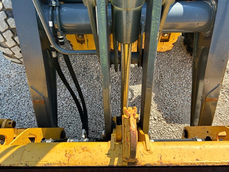 2021-deere-310l-image-9