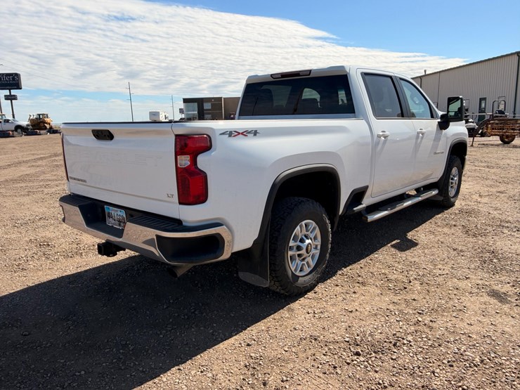 2022-chevrolet-silverado-2500-image-5