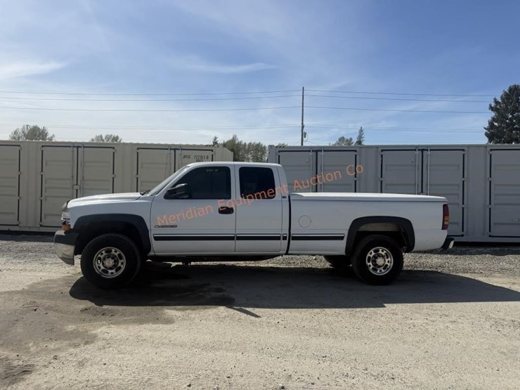 2001-chevrolet-silverado-2500-image-3
