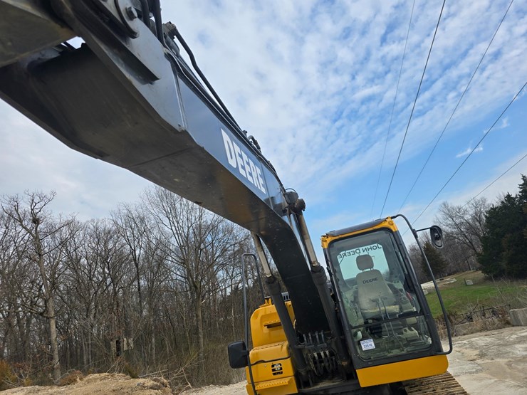 2013-deere-160g-lc-image-25