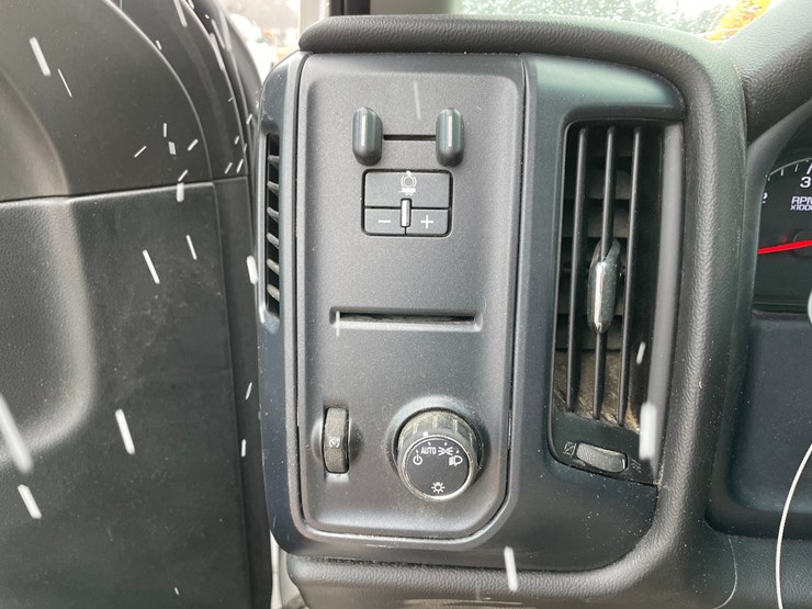 2015-chevrolet-silverado-2500-image-35