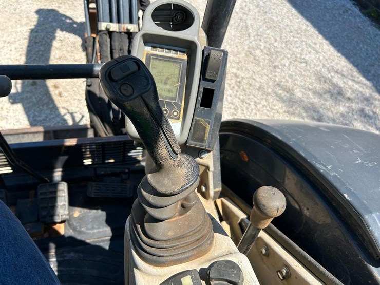 2016-deere-35g-image-22