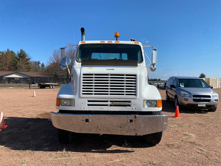 1993-international-8100-image-2