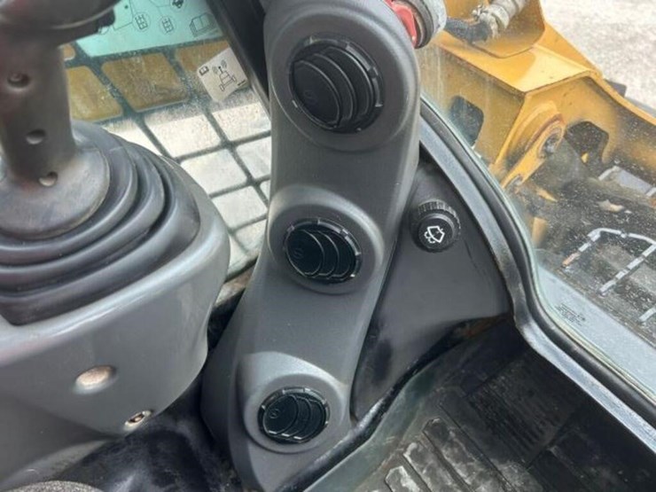 2014-caterpillar-262d-image-20