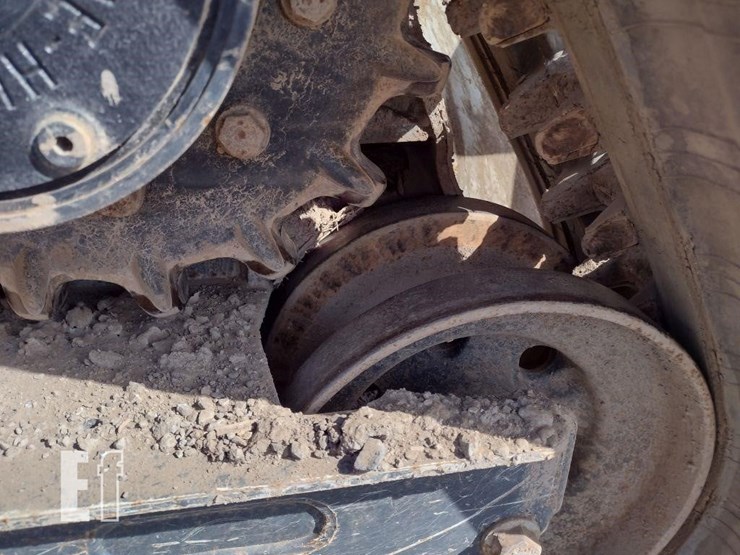 2023-deere-333g-image-13