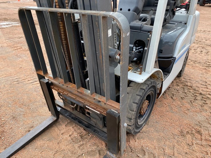 #1163-•-unicarriers-3,450-lbs-lp-forklift-image-14