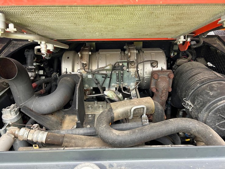 2021-kubota-svl75-2-skid-steer-loader-image-15