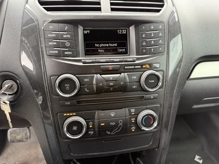 2017-ford-explorer-image-34