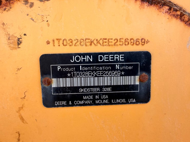 2014-deere-328e-image-28