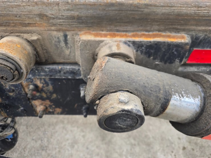 #22589-•-2006-mack-cv713-granite-roll-off-truck-image-81