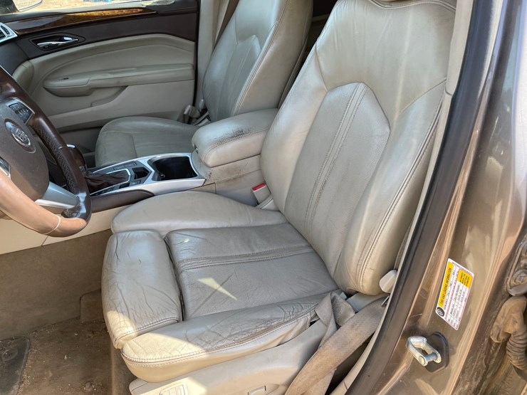 2011-cadillac-srx-image-28