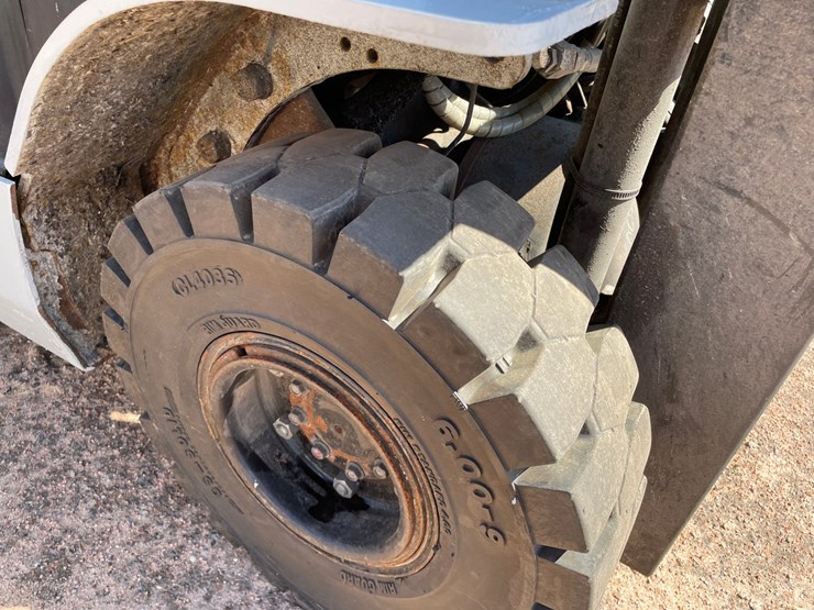 #1136-•-unicarriers-lp-forklift-image-35