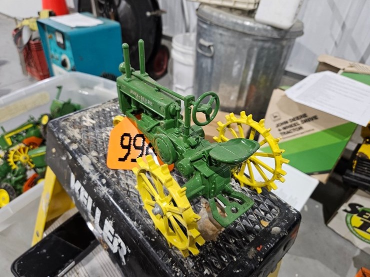 #994-•-john-deere-model-g-1/16-die-cast-toy-tractor-image-2