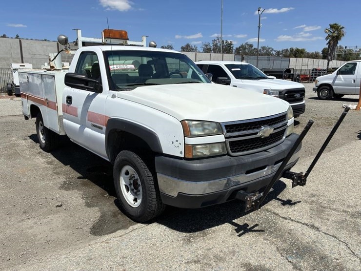 2007-chevrolet-silverado-2500hd-image-2