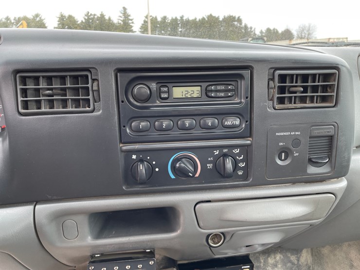 2004-ford-f550-image-34